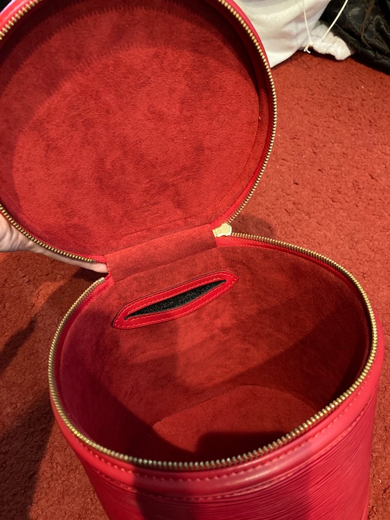 ルイヴィトン エピ （ブランドバッグ）の商品画像 - 査定依頼日：2025年12月12日 - 最高査定価格：50,000円