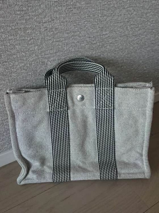 ニューフールトゥーPMキャンパス（ブランドバッグ）の商品画像 - 査定依頼日：2024年12月16日 - 最高査定価格：10,000円