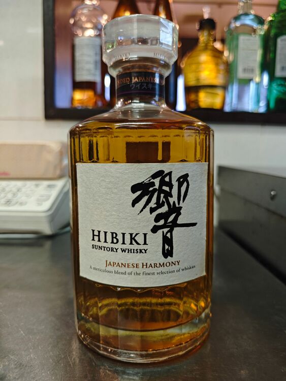 サントリー　響（お酒）の商品画像 - 査定依頼日：2025年8月28日 - 最高査定価格：8,500円