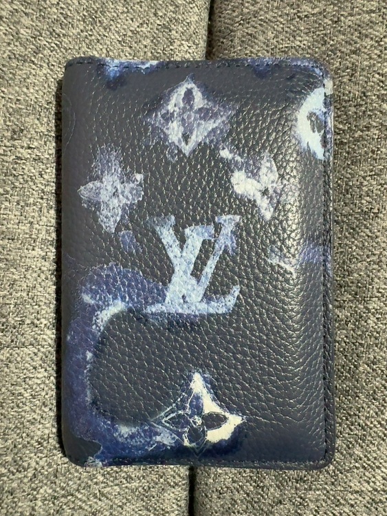 ルイヴィトン  カードケース モノグラム・エクリプス M80463（ブランド財布・小物）の商品画像 - 査定依頼日：2025年11月1日 - 最高査定価格：30,000円