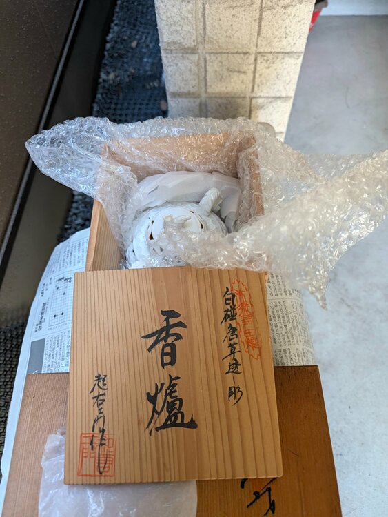 日本人形と香炉（美術品・骨董品）の商品画像 - 査定依頼日：2026年10月3日 - 最高査定価格：100,000円