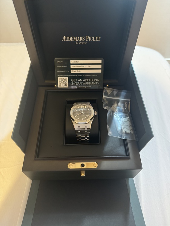 ロイヤルオーク　37mm グレー（高級時計）の商品画像 - 査定依頼日：2025年2月25日 - 最高査定価格：5,300,000円