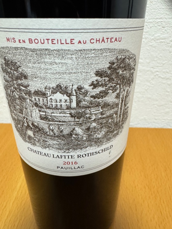 シャトーラフィットロートシルト2016（お酒）の商品画像 - 査定依頼日：2025年8月19日 - 最高査定価格：70,000円