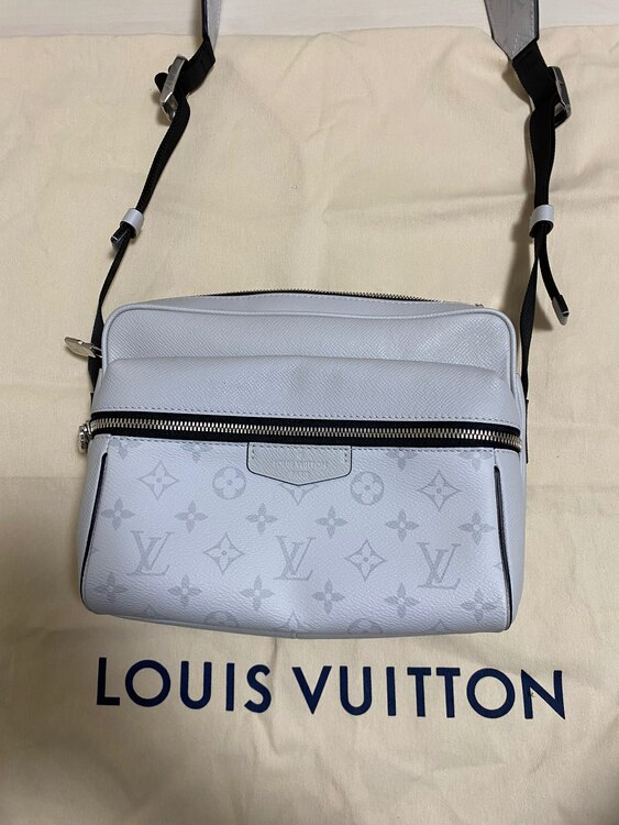 ルイ・ヴィトン タイガラマ アウトドアメッセンジャーPM/M30243（ブランドバッグ）の商品画像 - 査定依頼日：2024年12月8日 - 最高査定価格：115,000円