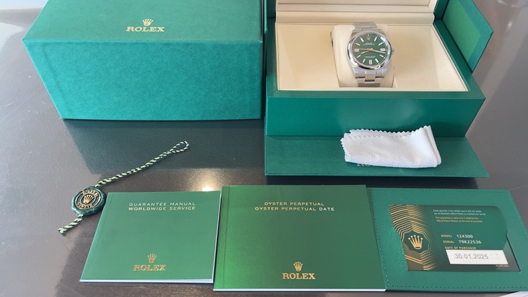 ロレックス パーペチュアル （高級時計）の商品画像 - 査定依頼日：2025年10月14日 - 最高査定価格：1,360,000円