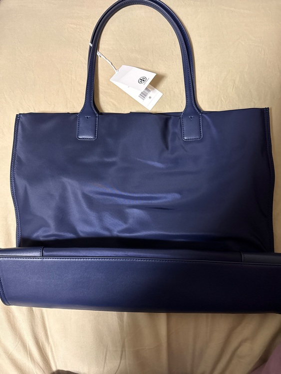 トリーバーチ エラトートバッグ ラージ（ブランドバッグ）の商品画像 - 査定依頼日：2025年10月30日 - 最高査定価格：3,000円