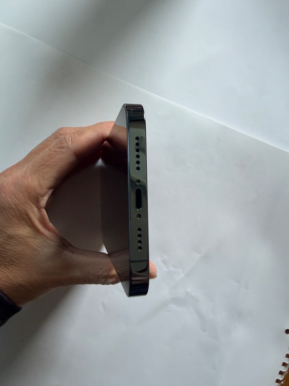 iPhone 12 Pro Max 256GB docomo（スマホ）の商品画像 - 査定依頼日：2026年3月1日 - 最高査定価格：47,000円