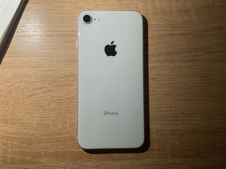 iPhone8 64GB SIMフリー（スマホ）の商品画像 - 査定依頼日：2025年11月12日 - 最高査定価格：8,000円