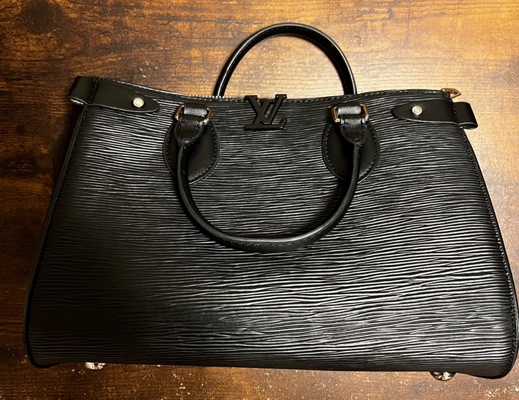 Louis Vuitton エピ ショルダーバッグ（ブランドバッグ）の商品画像 - 査定依頼日：2026年5月26日 - 最高査定価格：165,000円
