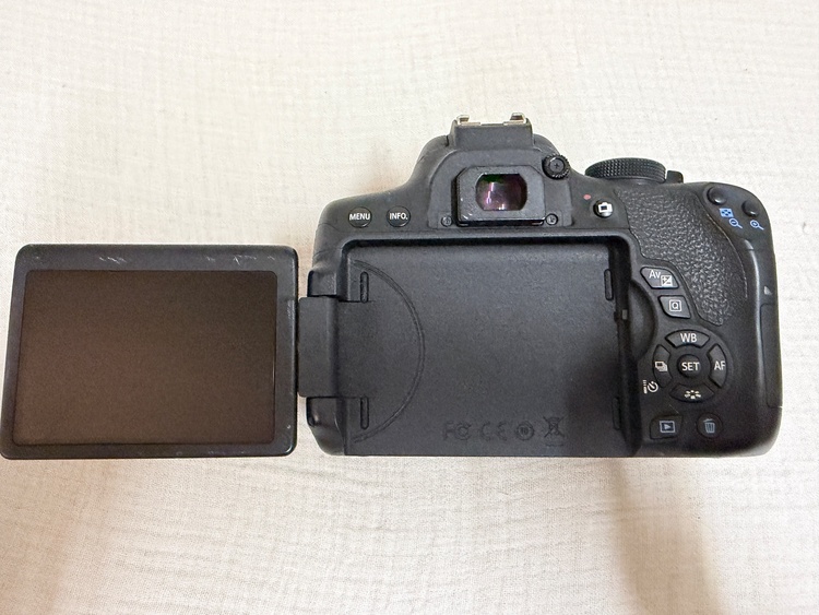 EOS Kiss X8i（カメラ）の商品画像 - 査定依頼日：2026年1月16日 - 最高査定価格：35,000円