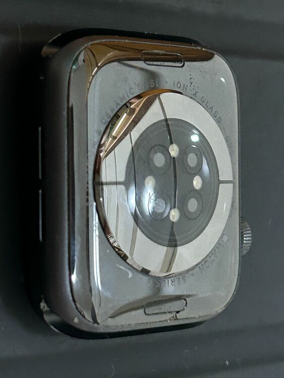 Apple Watch Nike Series 6（GPSモデル）- 44mm（家電）の商品画像 - 査定依頼日：2025年7月22日 - 最高査定価格：1,000円