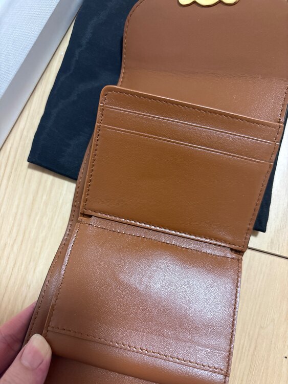 スモール フラップウォレット トリオンフ / シャイニースムースラムスキン（ブランド財布・小物）の商品画像 - 査定依頼日：2025年4月11日 - 最高査定価格：25,000円