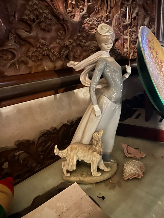 リヤドロ貴婦人（美術品・骨董品）の商品画像 - 査定依頼日：2025年8月9日 - 最高査定価格：30,000円