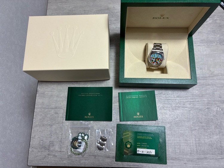 オイスターパーペチュアル　セレブレーションモチーフ　36ミリ　（高級時計）の商品画像 - 査定依頼日：2025年8月10日 - 最高査定価格：2,200,000円