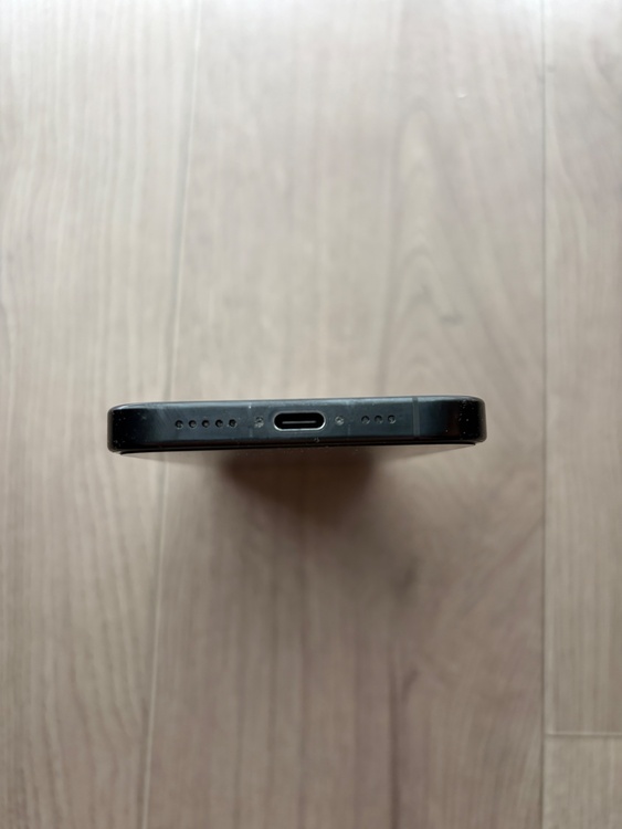 iPhone iPhone 16 Pro 128GB au（スマホ）の商品画像 - 査定依頼日：2026年7月4日 - 最高査定価格：107,500円