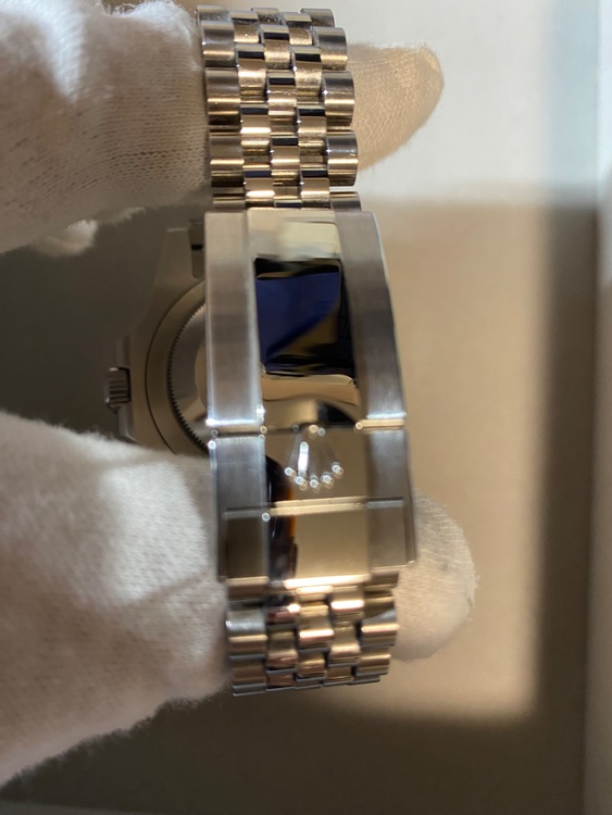 ロレックス GMTマスター 126710blnq（高級時計）の商品画像 - 査定依頼日：2025年6月15日 - 最高査定価格：2,520,000円