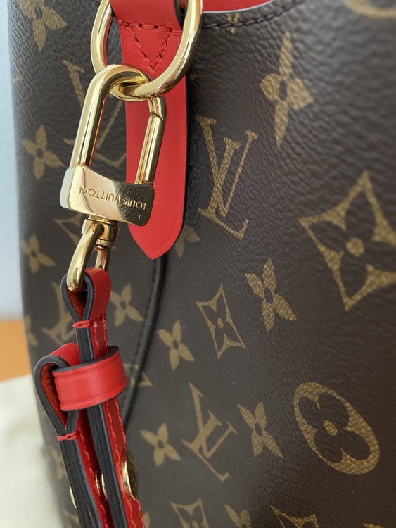 ネオノエ コクリコ M44021（ブランドバッグ）の商品画像 - 査定依頼日：2022年4月20日 - 最高査定価格：130,000円