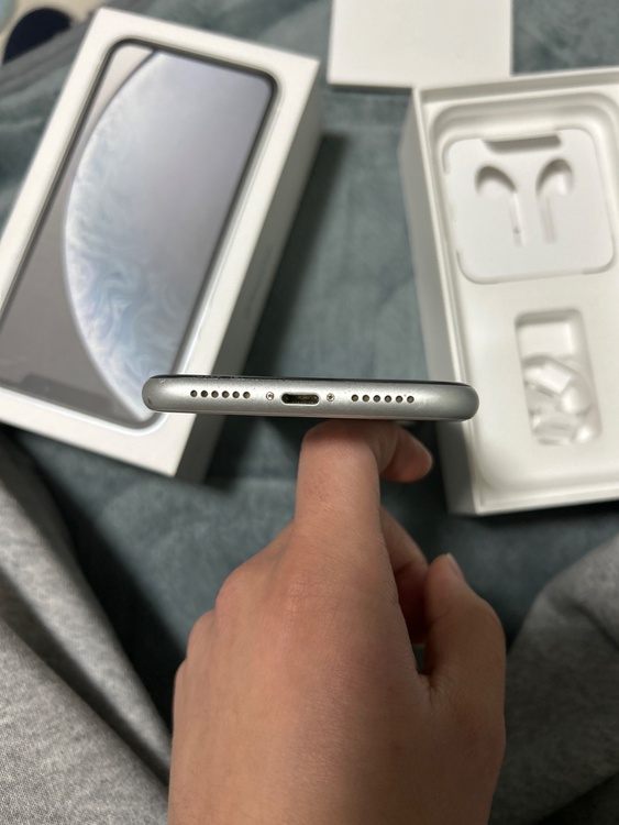 iPhoneXR 64GB SIMフリー（スマホ）の商品画像 - 査定依頼日：2026年3月21日 - 最高査定価格：12,000円