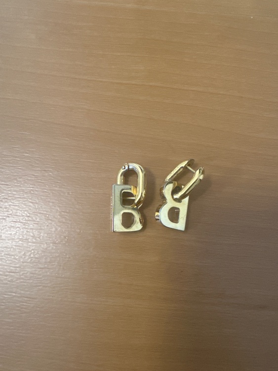 ピアス（ブランド財布・小物）の商品画像 - 査定依頼日：2025年11月19日 - 最高査定価格：34,000円