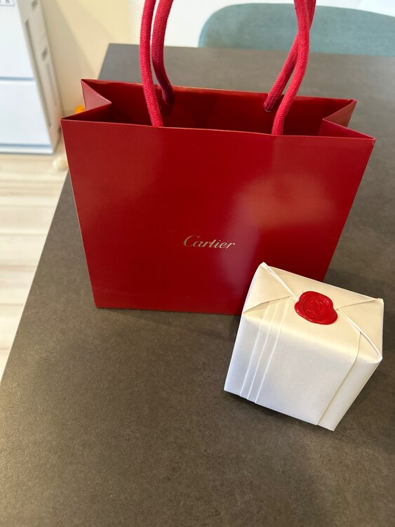 カルティエ　Love リング、スモールモデル 品番:  B4218100（宝石）の商品画像 - 査定依頼日：2024年1月27日 - 最高査定価格：330,000円