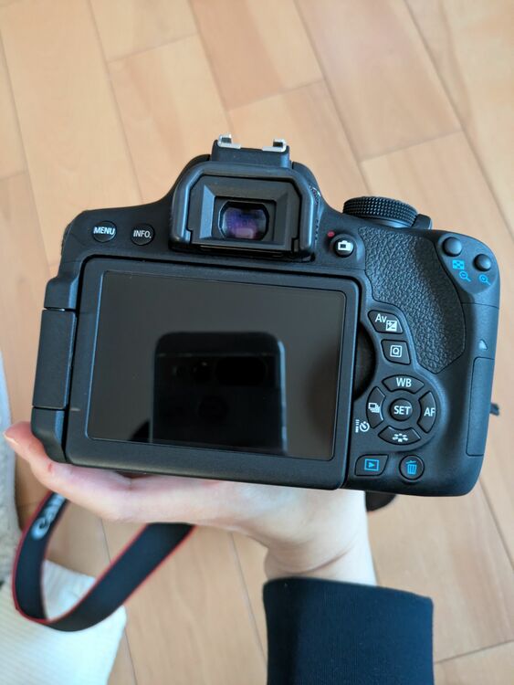 KISSX８i（カメラ）の商品画像 - 査定依頼日：2025年10月23日 - 最高査定価格：30,000円