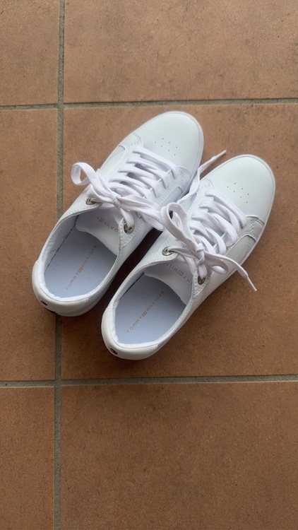 TOMMY スニーカー（古着・ファッション）の商品画像 - 査定依頼日：2026年4月6日 - 最高査定価格：100,000円