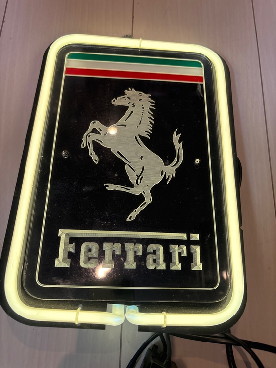 フェラーリ　ネオンサイン（カー用品）の商品画像 - 査定依頼日：2026年1月20日 - 最高査定価格：5,000円