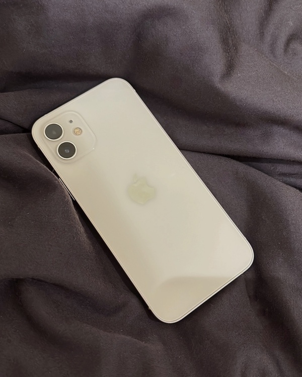 iPhone12 ホワイト（スマホ）の商品画像 - 査定依頼日：2026年5月24日 - 最高査定価格：23,000円
