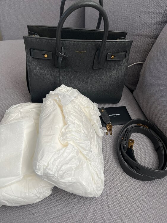 イブサンローラン  （ブランドバッグ）の商品画像 - 査定依頼日：2025年3月5日 - 最高査定価格：150,000円