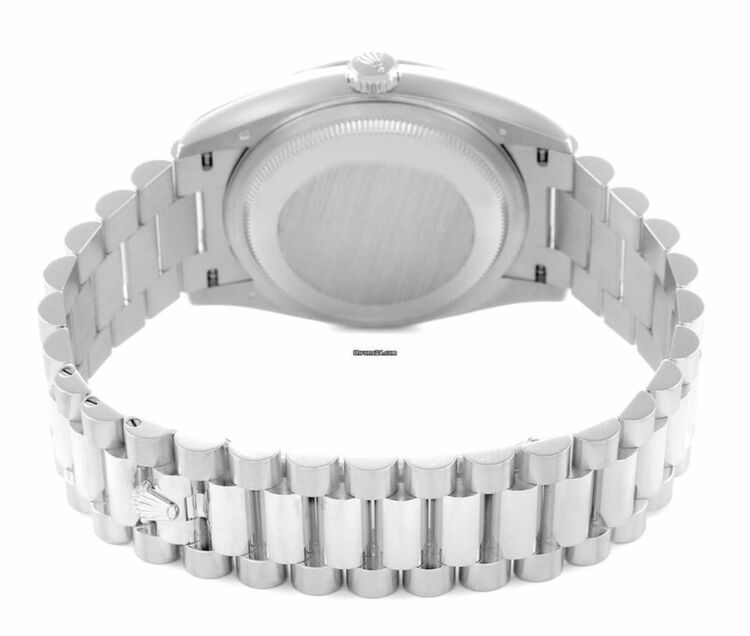 デイデイト　プラチナ　アイスブルー　ローマン文字盤（高級時計）の商品画像 - 査定依頼日：2025年9月29日 - 最高査定価格：10,000,000円