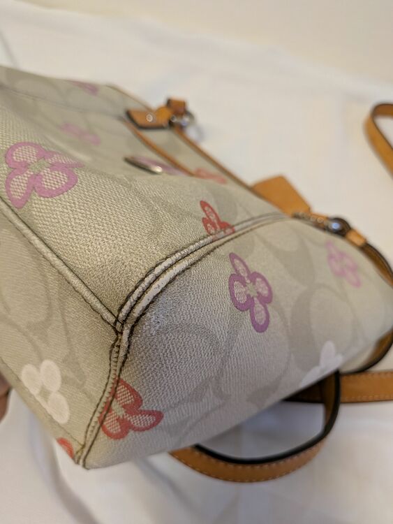 2wayショルダーバッグシグネチャー花柄（ブランドバッグ）の商品画像 - 査定依頼日：2025年11月6日 - 最高査定価格：2,500円