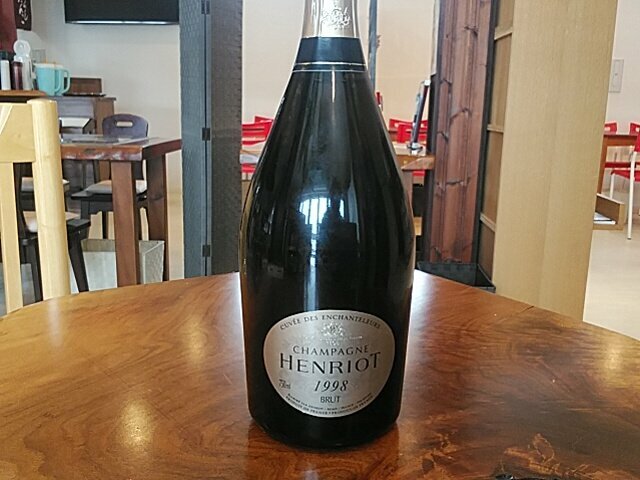 シャンパン アンリオ （お酒）の商品画像 - 査定依頼日：2026年2月28日 - 最高査定価格：24,000円