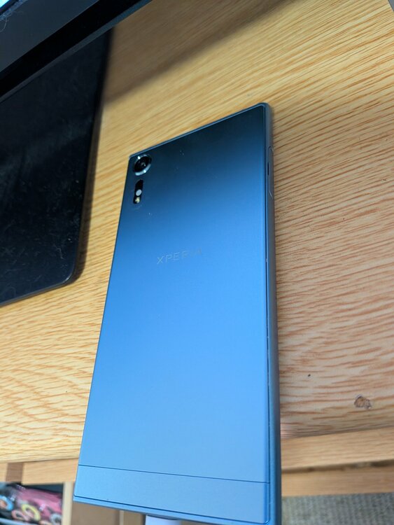 Xperia Xperia XZsシリーズ 【au】Xperia XZs SOV35（スマホ）の商品画像 - 査定依頼日：2026年7月26日 - 最高査定価格：100,000円