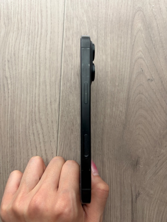 iPhone iPhone 16 Pro 128GB au（スマホ）の商品画像 - 査定依頼日：2026年7月4日 - 最高査定価格：107,500円