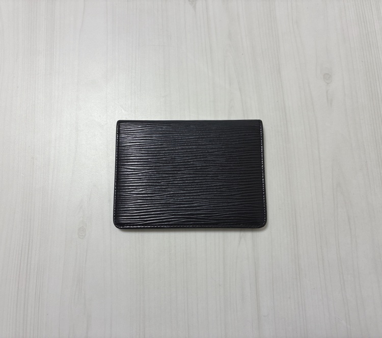 ポルト2カルトヴェルティカル（ブランド財布・小物）の商品画像 - 査定依頼日：2025年10月24日 - 最高査定価格：6,000円