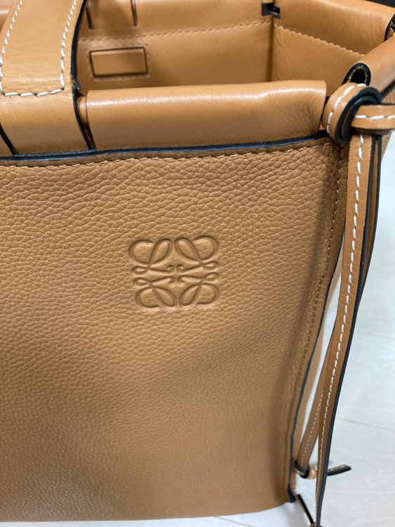 ロエベ　クッショントート（ブランドバッグ）の商品画像 - 査定依頼日：2026年3月4日 - 最高査定価格：52,000円