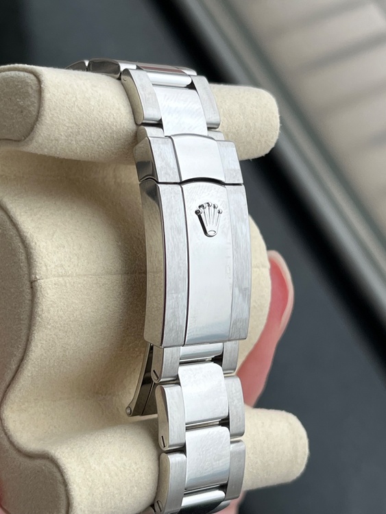 41 ドームオイスターベゼル　アズーロブルー（高級時計）の商品画像 - 査定依頼日：2026年1月25日 - 最高査定価格：1,530,000円