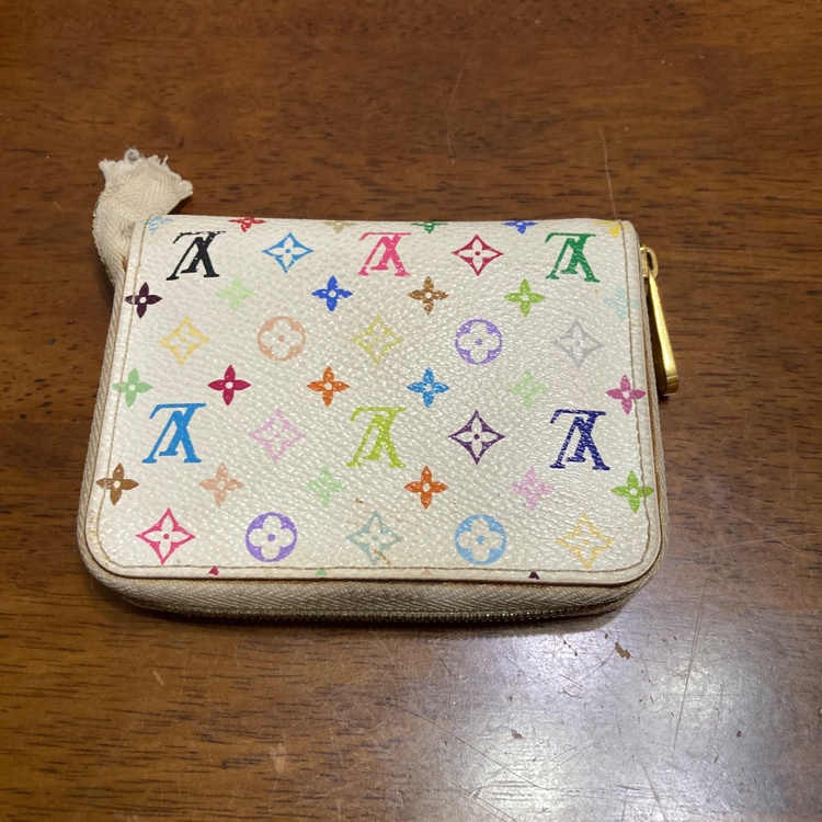 マルチカラー小銭入れ（ブランド財布・小物）の商品画像 - 査定依頼日：2025年12月8日 - 最高査定価格：10,000円