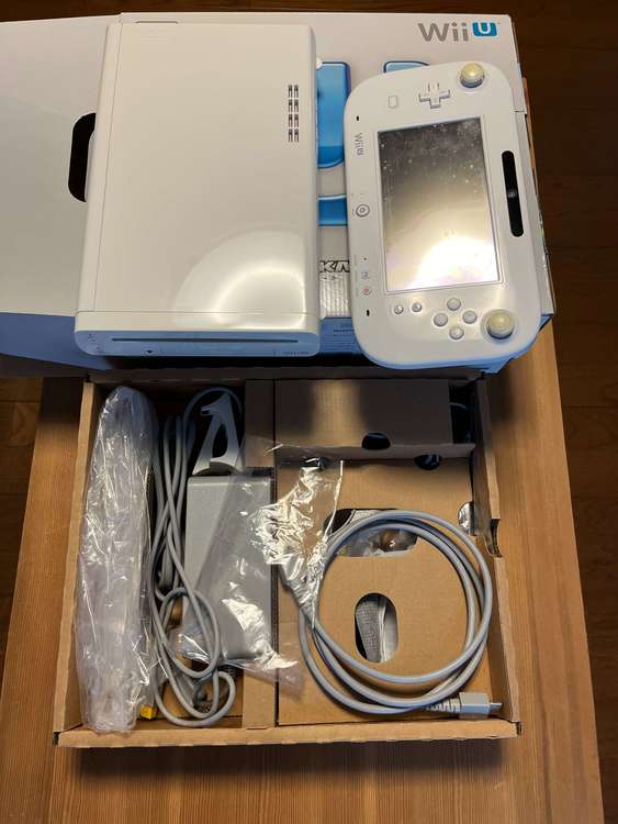 WiiU本体 マリオカート8セット shiro（ゲーム機本体・ゲームソフト）の商品画像 - 査定依頼日：2023年11月12日 - 最高査定価格：3,000円