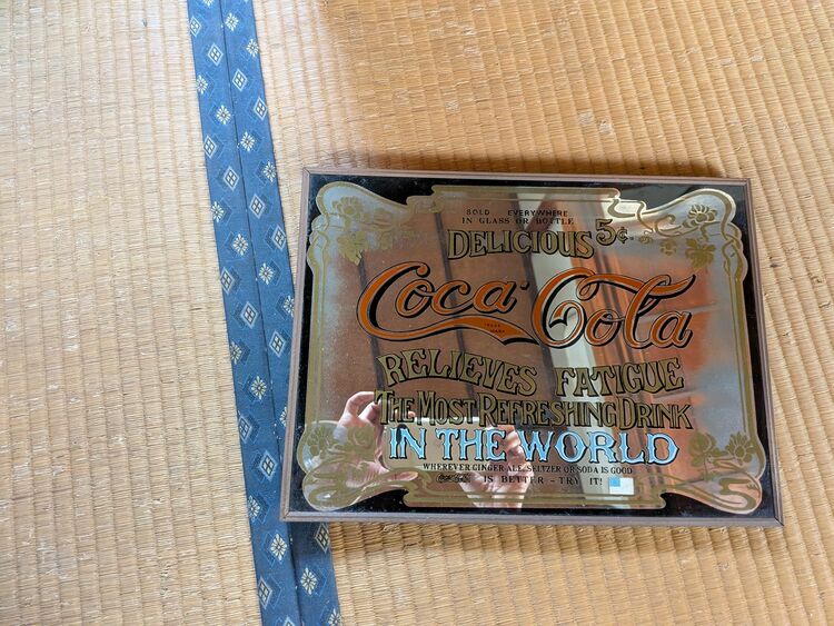 ヴィンテージスタイルのコカコーラ広告のパブミラー（美術品・骨董品）の商品画像 - 査定依頼日：2025年11月20日 - 最高査定価格：500円
