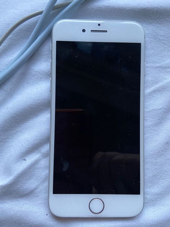 iPhone7 256GB docomo（スマホ）の商品画像 - 査定依頼日：2026年4月17日 - 最高査定価格：3,000円