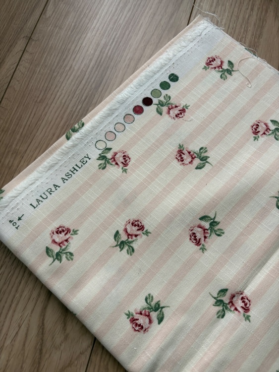 LAURA ASHLEY（古着・ファッション）の商品画像 - 査定依頼日：2026年6月25日 - 最高査定価格：1,000円