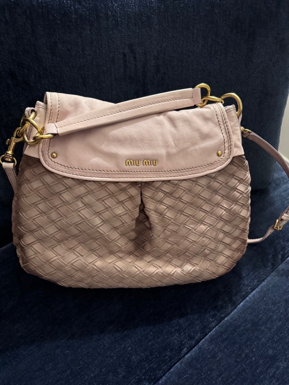 ミュウミュウ  （ブランドバッグ）の商品画像 - 査定依頼日：2025年12月14日 - 最高査定価格：33,000円