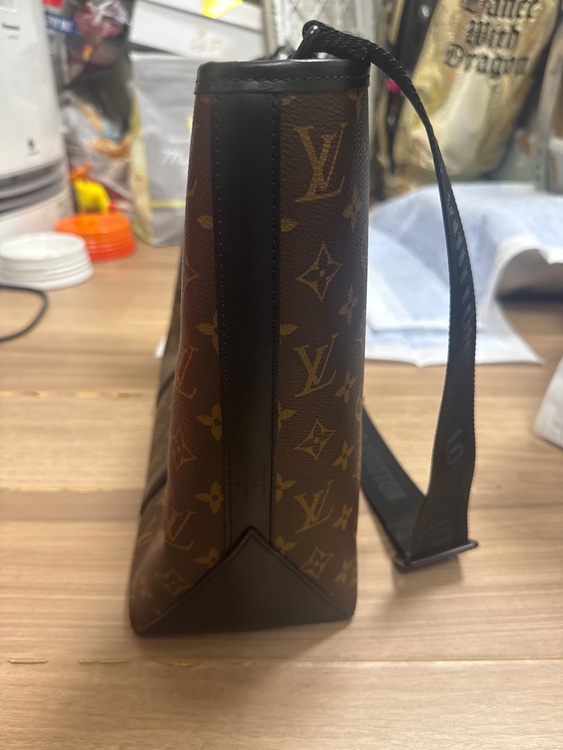 ショルダーバッグ（ブランドバッグ）の商品画像 - 査定依頼日：2025年12月23日 - 最高査定価格：220,000円