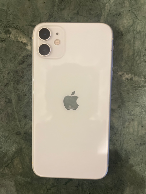 iPhone11 64GB au（スマホ）の商品画像 - 査定依頼日：2026年2月1日 - 最高査定価格：16,000円