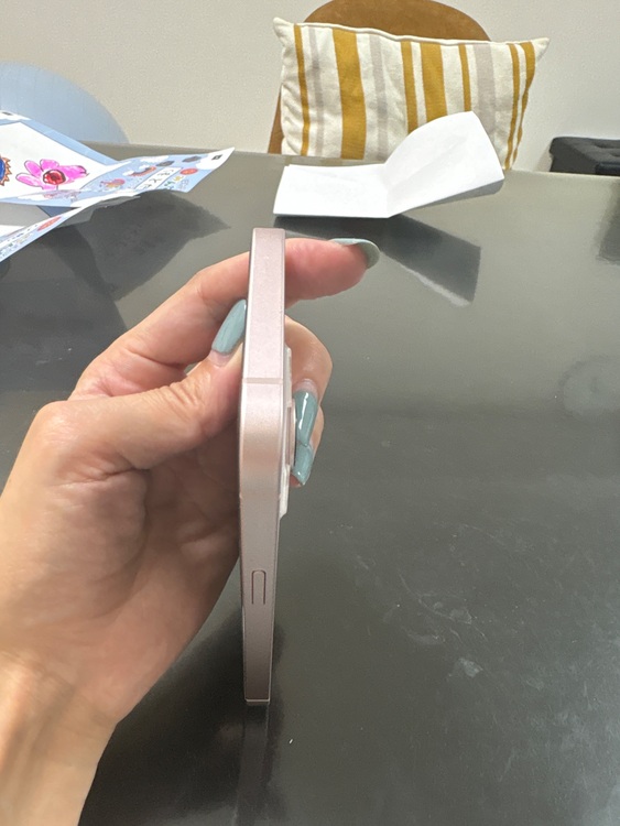 iPhone 13 256GB SIMフリー（スマホ）の商品画像 - 査定依頼日：2025年7月31日 - 最高査定価格：48,000円