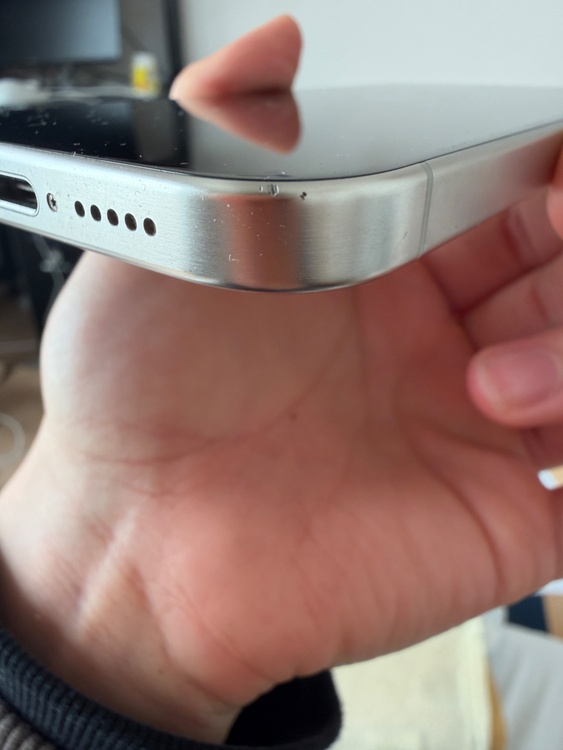 iPhone 15 Pro 256GB SIMフリー（スマホ）の商品画像 - 査定依頼日：2026年1月27日 - 最高査定価格：83,000円