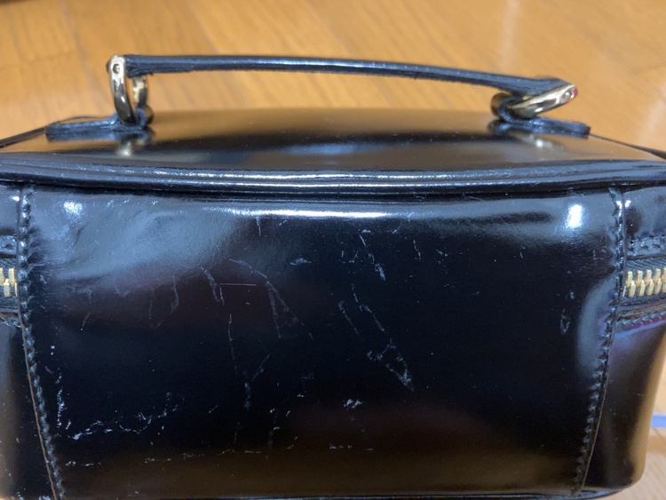 バンブーバニティ　エナメル（ブランドバッグ）の商品画像 - 査定依頼日：2025年12月23日 - 最高査定価格：2,000円