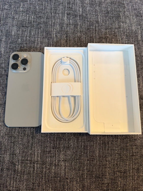 iPhone 16 Pro 128GB SIMフリー（スマホ）の商品画像 - 査定依頼日：2026年9月27日 - 最高査定価格：111,000円