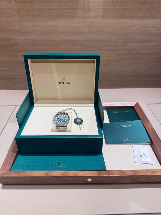 ロレックス GMTマスター （高級時計）の商品画像 - 査定依頼日：2025年9月19日 - 最高査定価格：8,000,000円